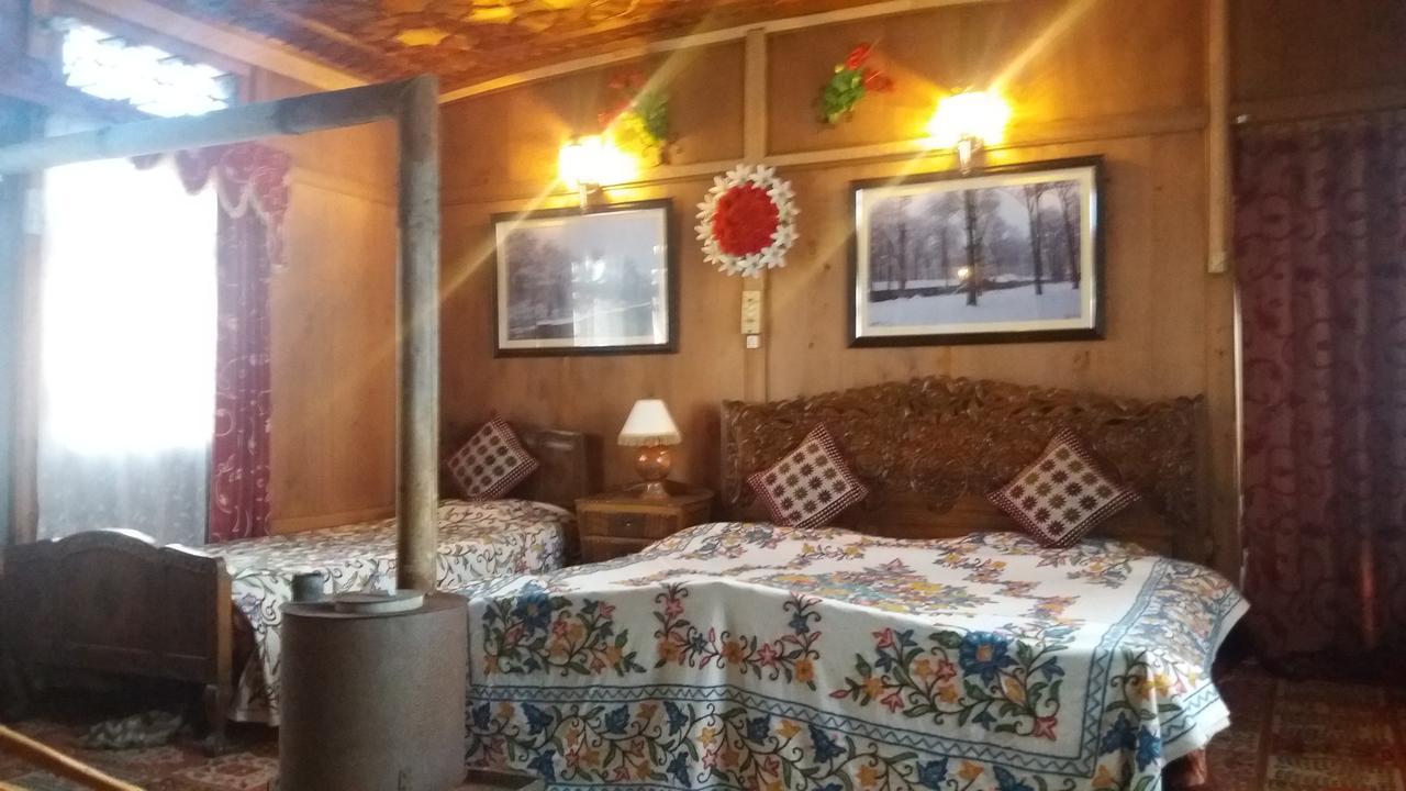 Heritage Geneva House Boat Srīnagar エクステリア 写真