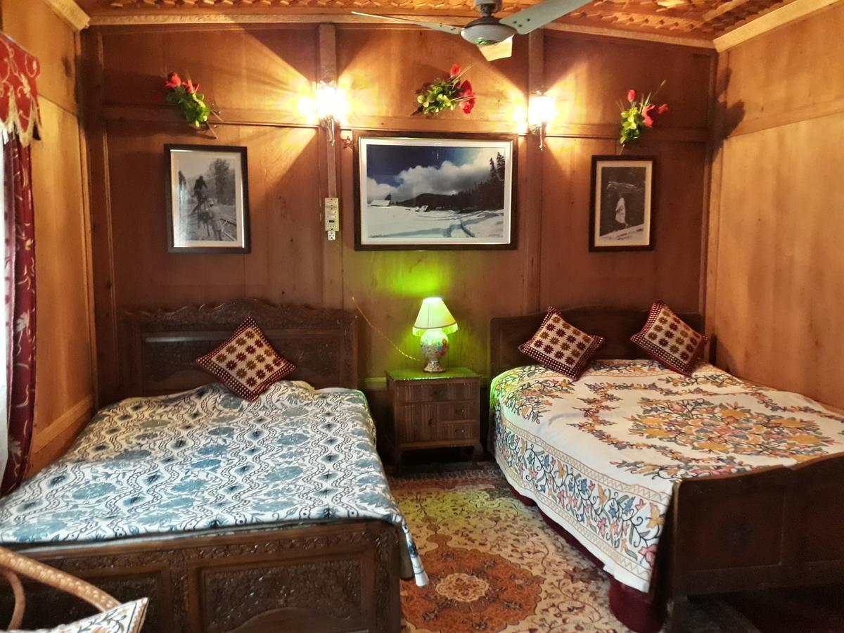 Heritage Geneva House Boat Srīnagar エクステリア 写真