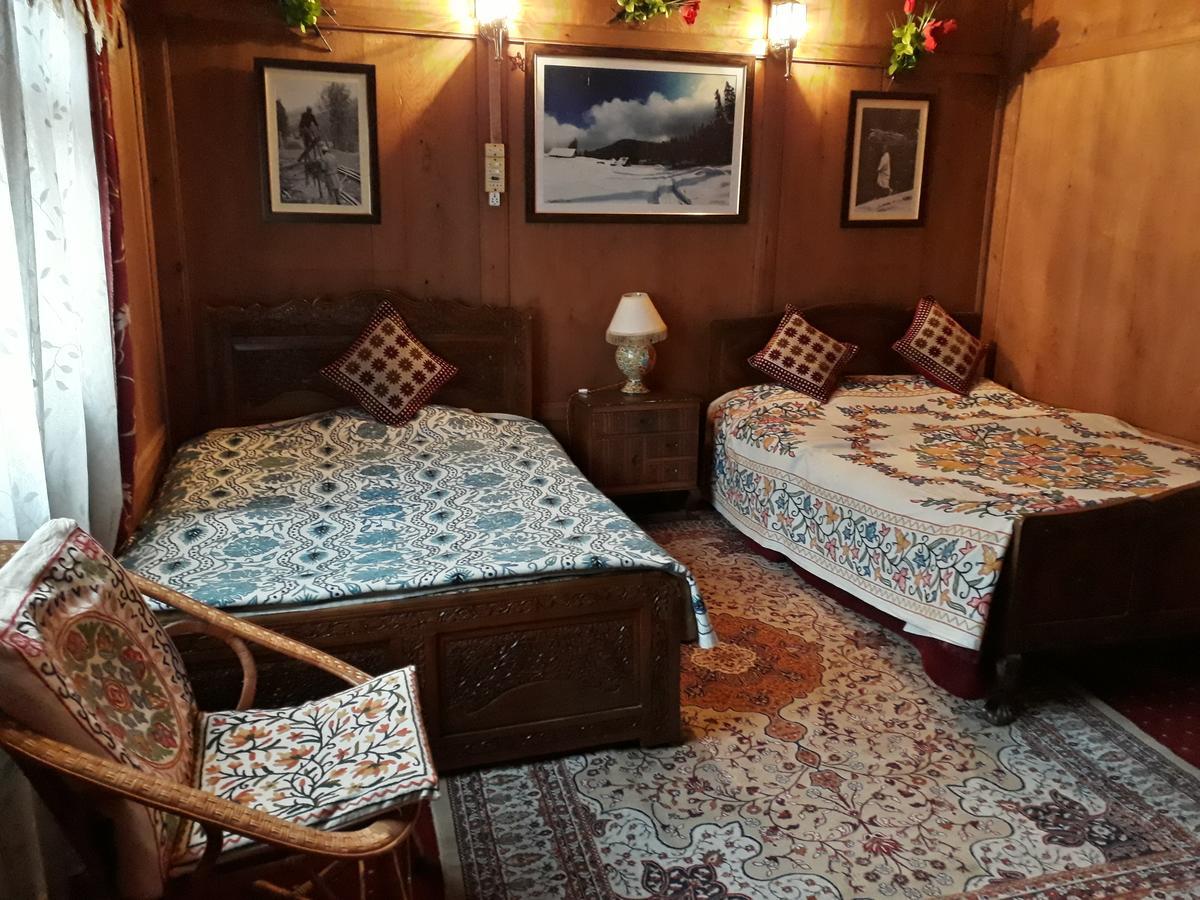 Heritage Geneva House Boat Srīnagar エクステリア 写真