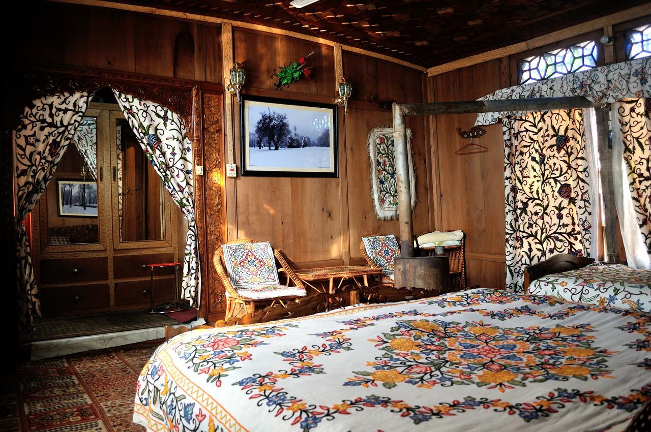 Heritage Geneva House Boat Srīnagar エクステリア 写真