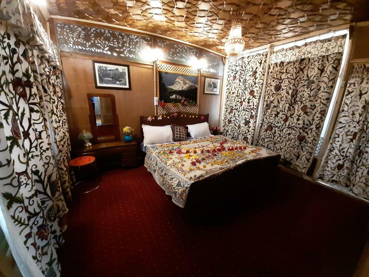 Heritage Geneva House Boat Srīnagar エクステリア 写真