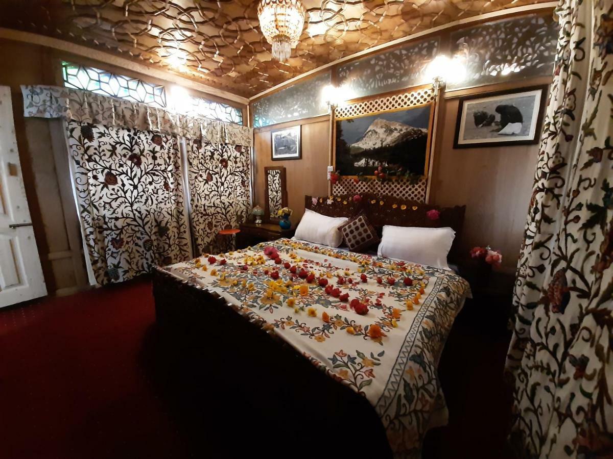 Heritage Geneva House Boat Srīnagar エクステリア 写真